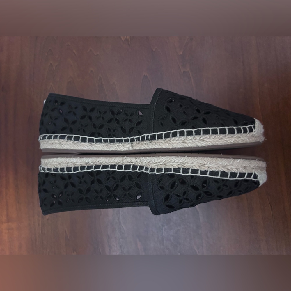 Elegant Black Lace Espadrilles - Picture 6 of 13